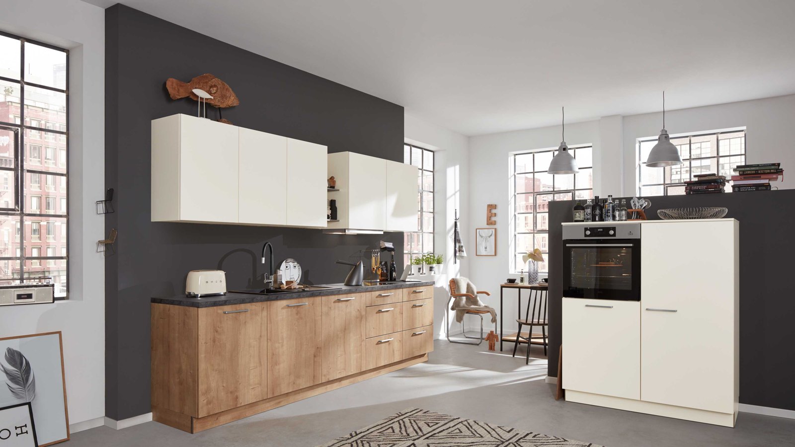Interliving Interliving Küche Serie 3014 – Gemütliche Küche in Creme und Holzoptik mit modernem Gerätehochschrank
