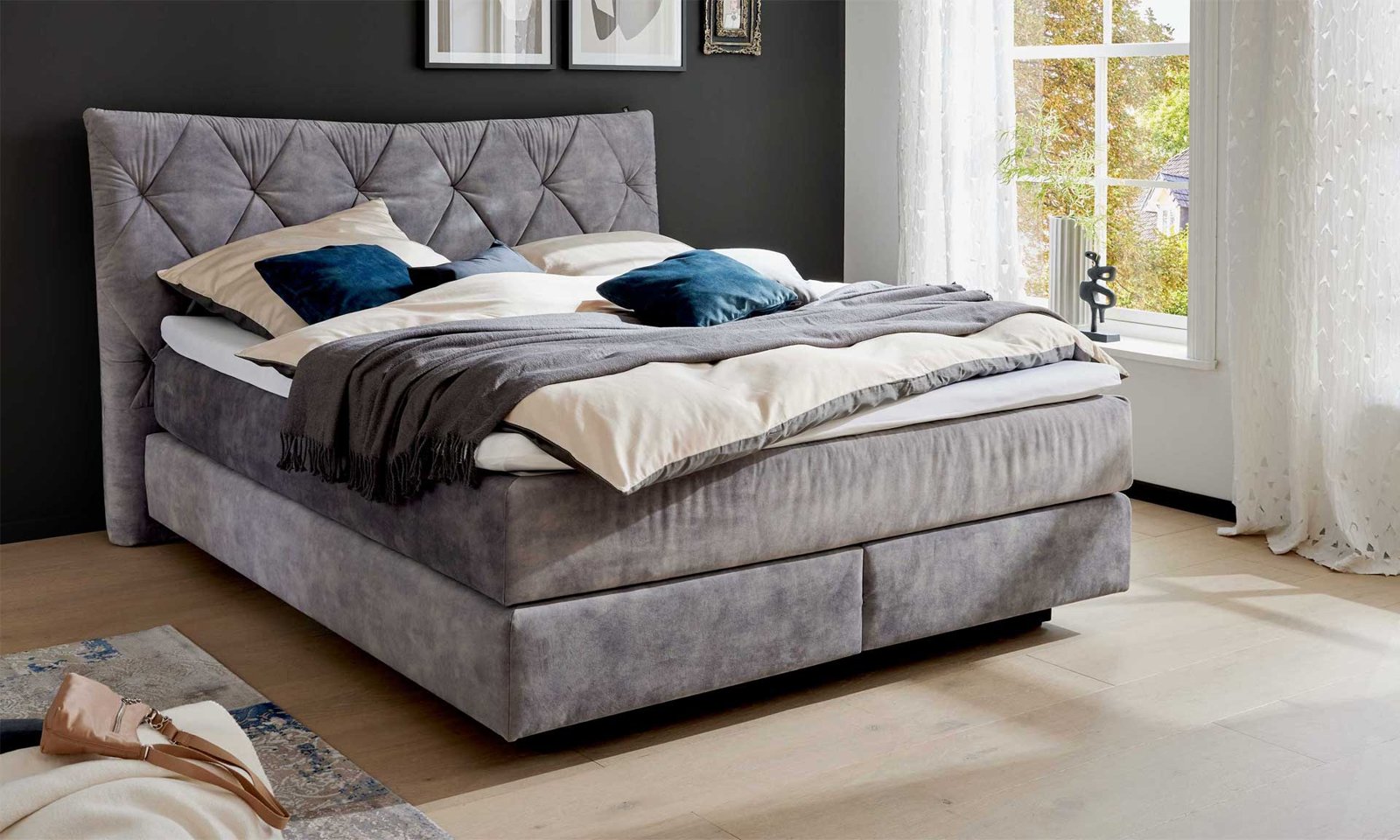 Interliving Interliving Serie 1420 – Boxspringbett Silbergrau mit Bettkästen