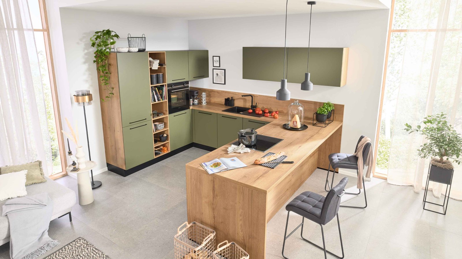 Interliving Interliving Küche Serie 3065 – Moderne Küche in Olivgrün mit Holzdekor und Kochinsel in U-Form