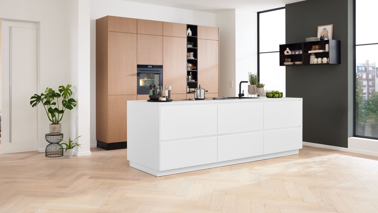 Interliving Interliving Küche Serie 3075 – Moderne Designküche in Weiß mit Holzfronten in Lamellenoptik und Kochinsel