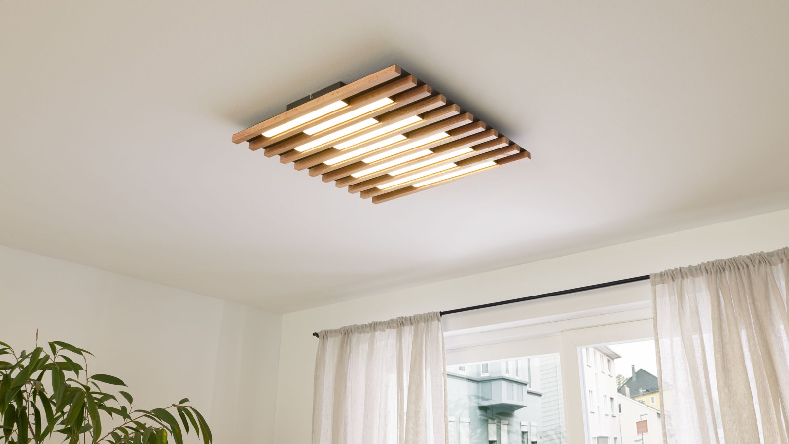 Interliving Deckenleuchte mit Holzlamellen und integrierter LED-Beleuchtung