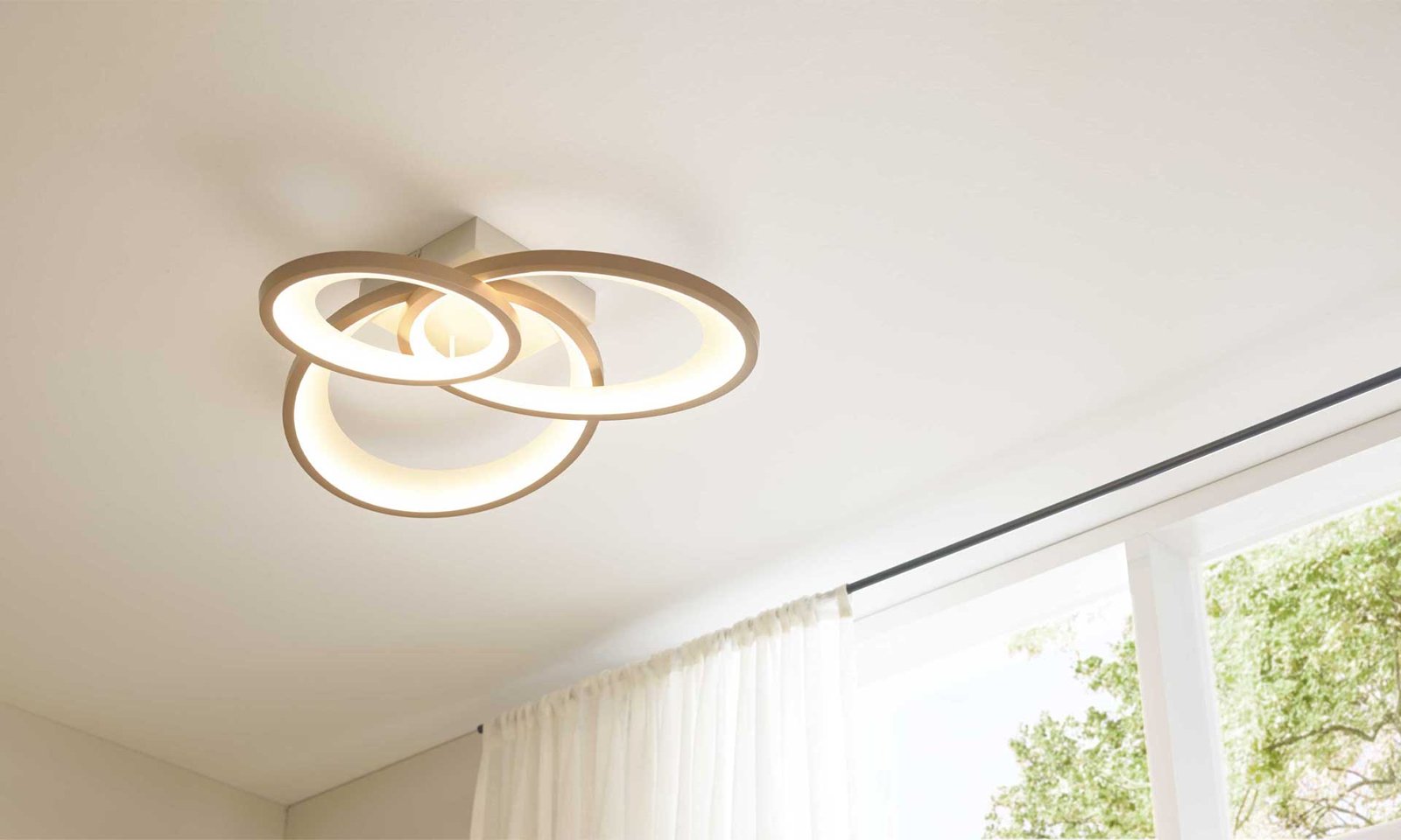 Interliving LED-Deckenleuchte in warmem Grau und Kaffee